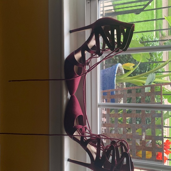 Burgundy faux suede tie up pumps with pointed toe, size 7 - Picture 2 of 9